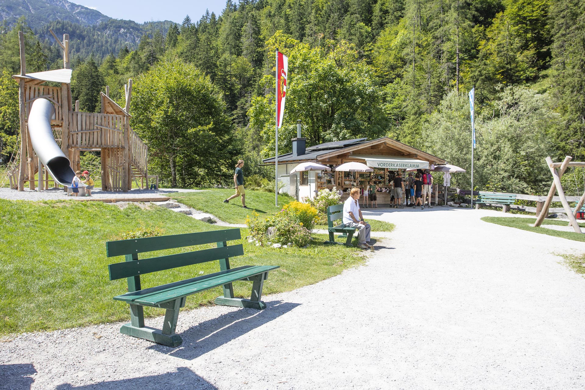Seisenbergklamm mit türkisfarbenem Wasser in Weißbach