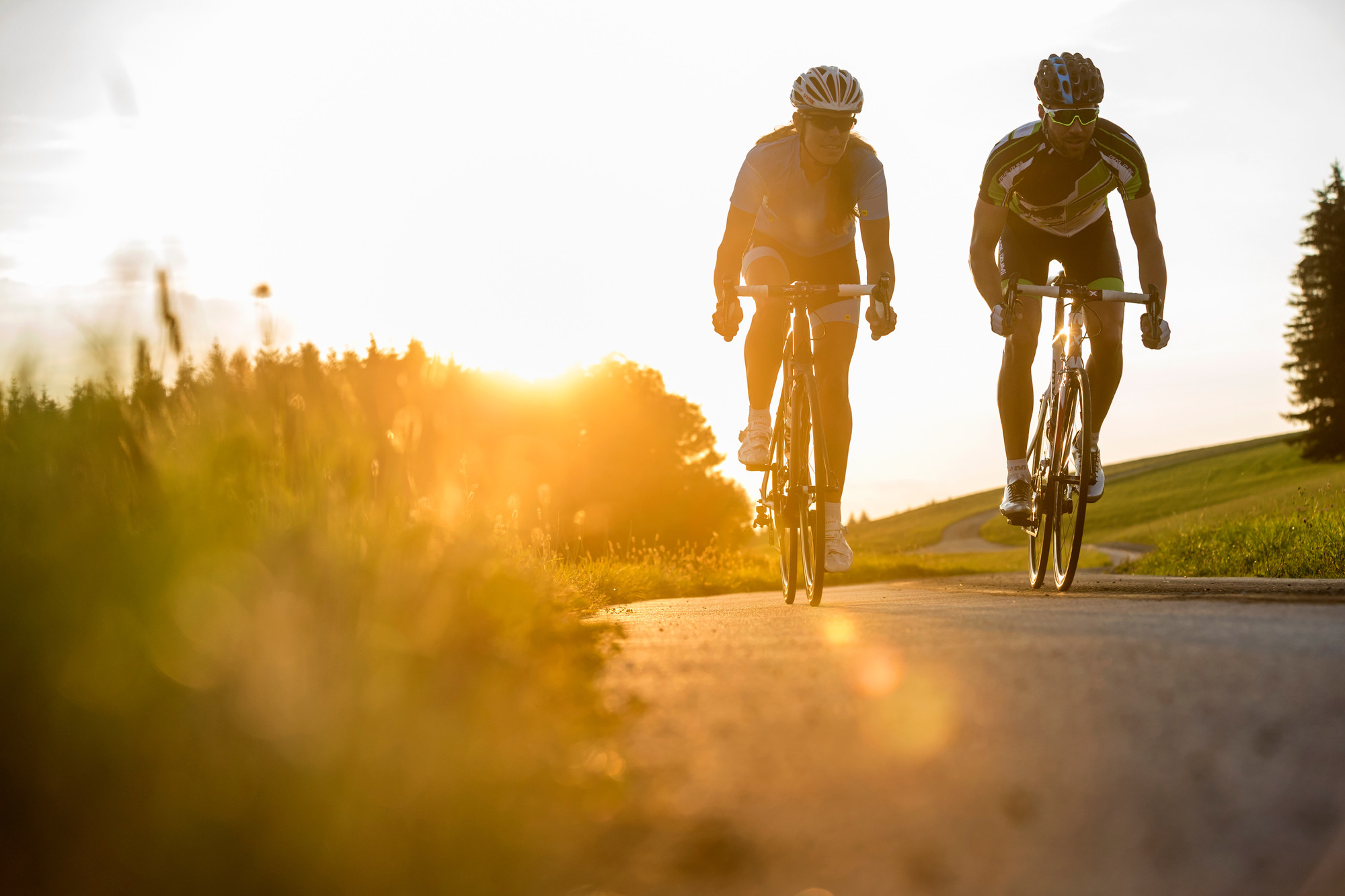 Rennradfahrer bei einer Abendtour im Salzburger Land