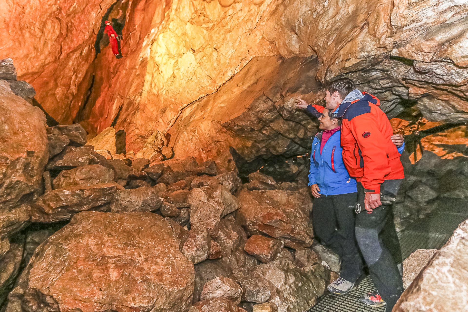 Holzstege über einem Wildbach im Salzburger Saalachtal