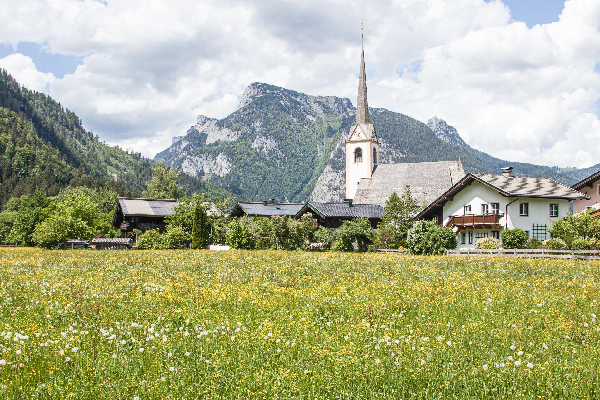 St. Martin bei Lofer vor den Loferer Steinbergen