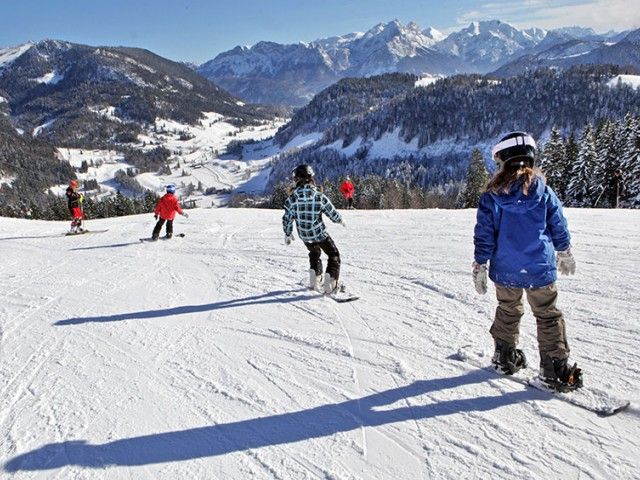 Skifahren und Snowboarden im Heutal