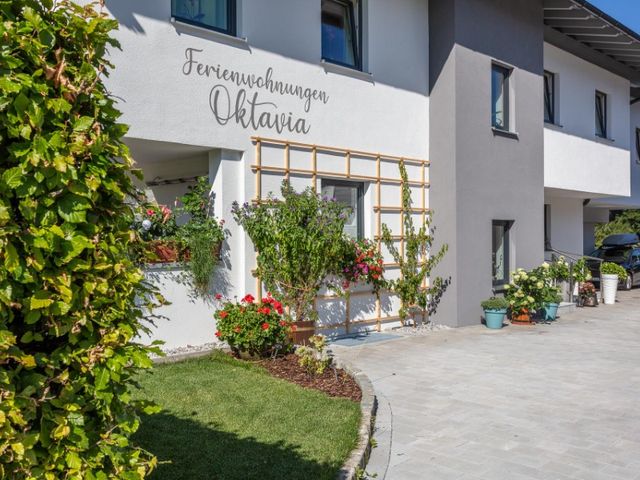 Ferienhaus mit 3 Ferienwohnungen